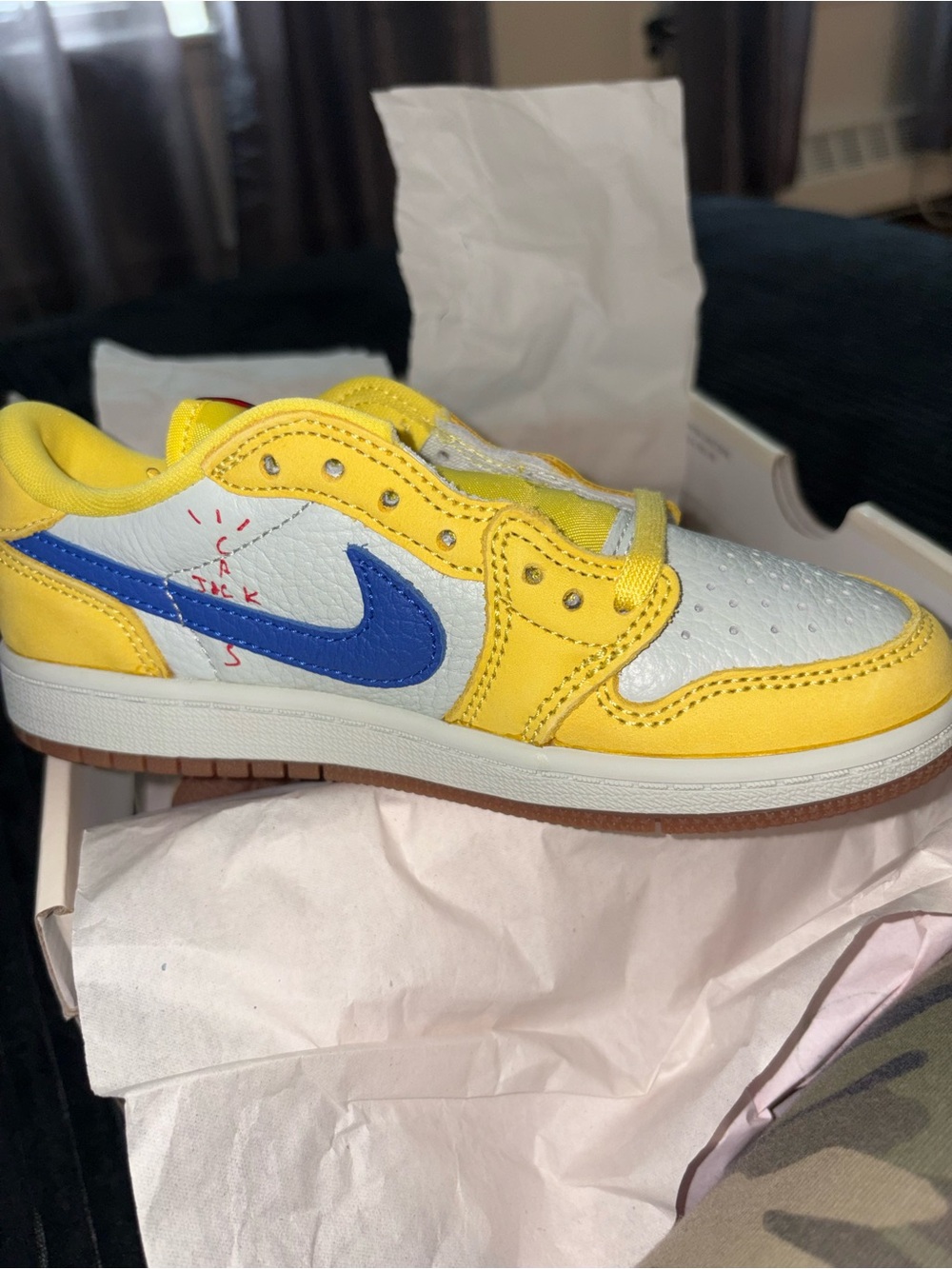 TRAVIS SCOTT X JORDAN 1 RETRO
LOW OG SP PS 'CANARY'